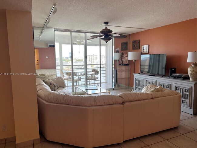 Building Photo - 100 Golden Isles Dr