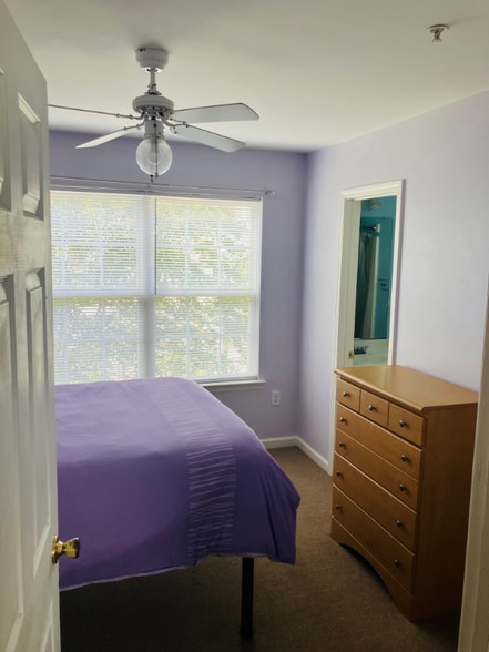 Building Photo - 118 University Village Dr