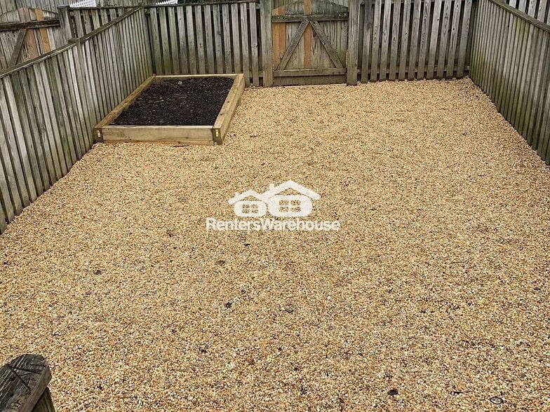 Building Photo - 8 Johnson Pl