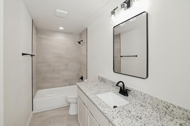 Building Photo - 8813 Oakleaf Ct