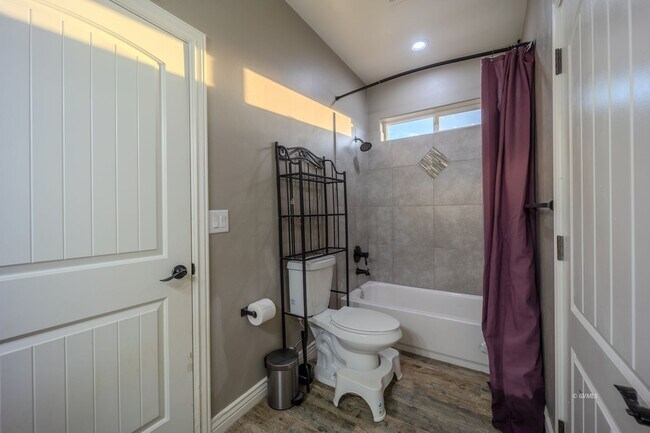 Building Photo - 2985 Bentley Dr