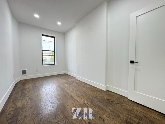 Building Photo - 854 4th Ave