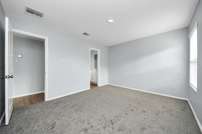 Building Photo - 9014 Estes Lks Dr