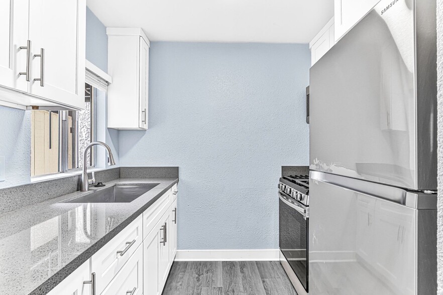 Building Photo - 1711 E Appleton St