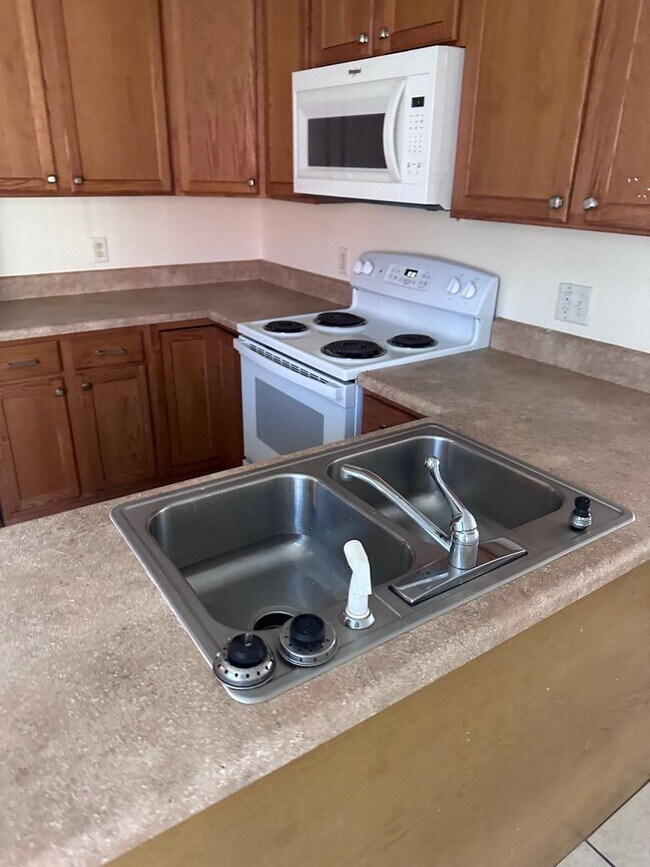 Building Photo - 108 N Gray Ave