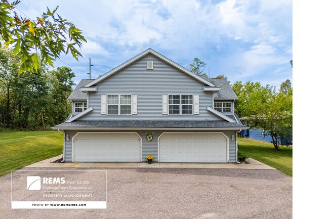 Building Photo - 815 Island Ct