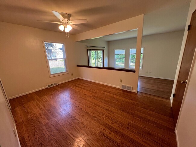 Building Photo - Private garage, driveway, and fenced yard? Yes, please!