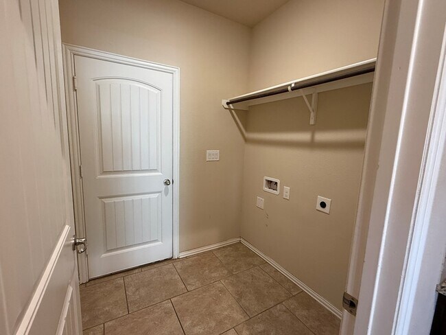 Building Photo - 7220 Cross B Rd