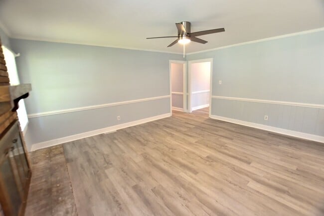 Building Photo - 1640 Bridgedale Dr