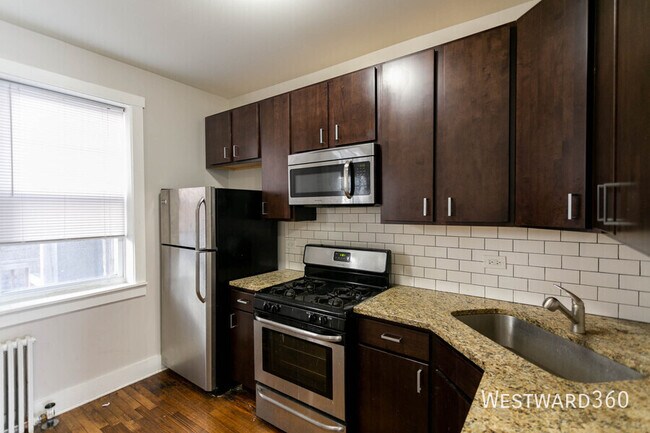 Primary Photo - 1662.5 W Farwell Ave