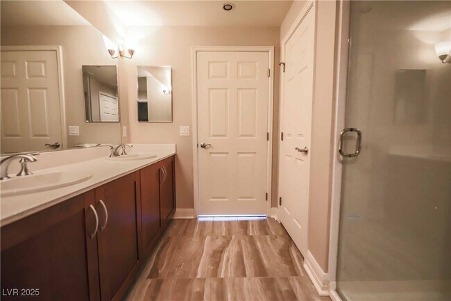 Building Photo - 150 S Las Vegas Blvd