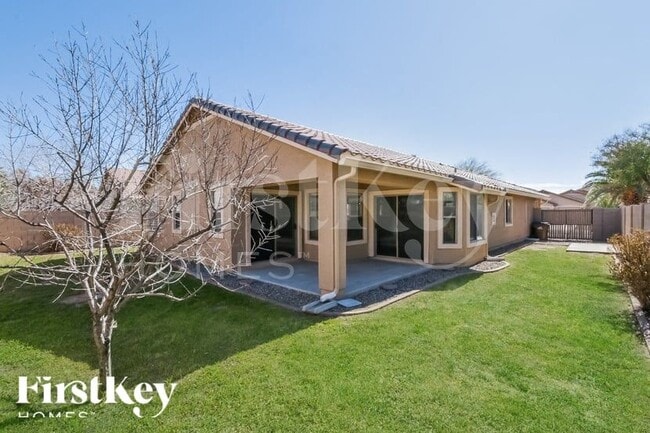 Building Photo - 2904 E Sierrita Rd