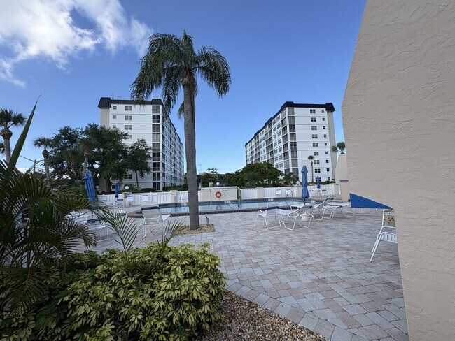 Building Photo - 210 Santa Maria St