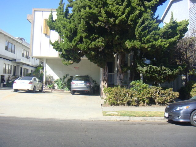 Building Photo - 1610 Barry Ave