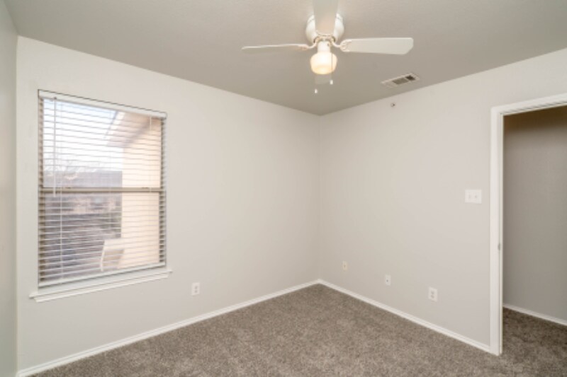 Building Photo - 10806 Mathom Landing