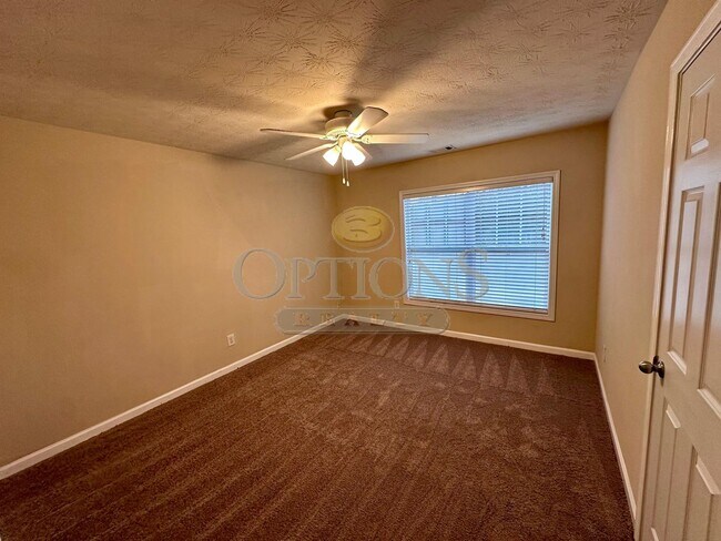 Building Photo - 827 Forsythia Way