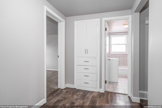 Building Photo - 854 2nd St