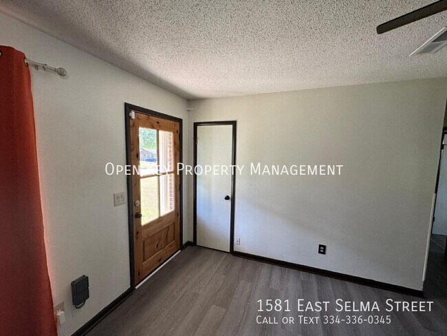 Building Photo - 1581 E Selma St