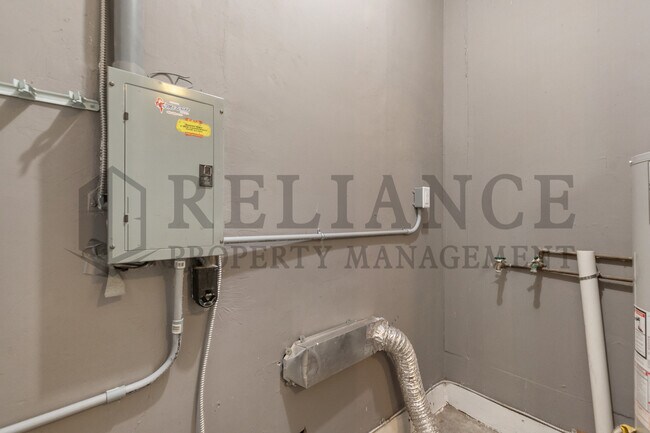 Building Photo - 5433 E Murdock St