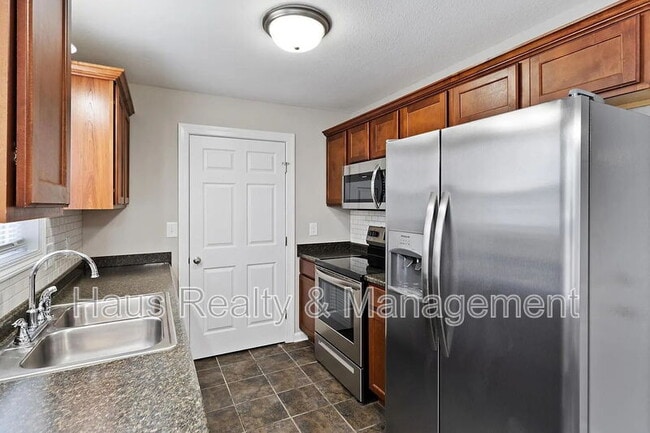 Building Photo - 3136 Brook Hill Dr