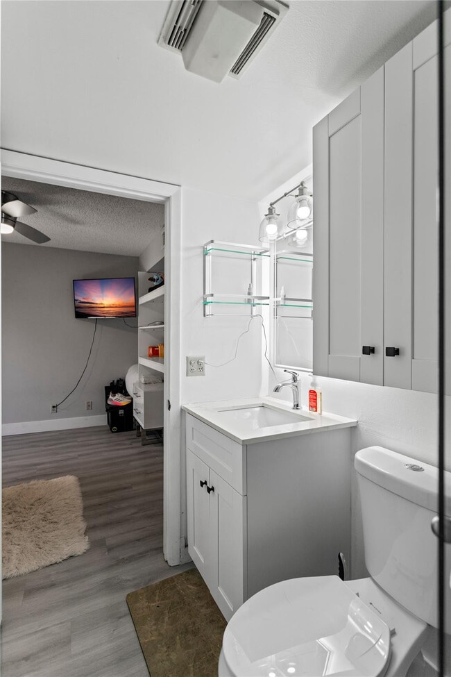 Building Photo - 22940 Oxford Pl