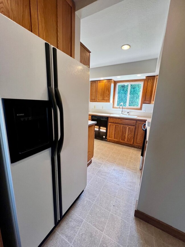 Building Photo - Beautiful North Hill Home Near Vincent Park!