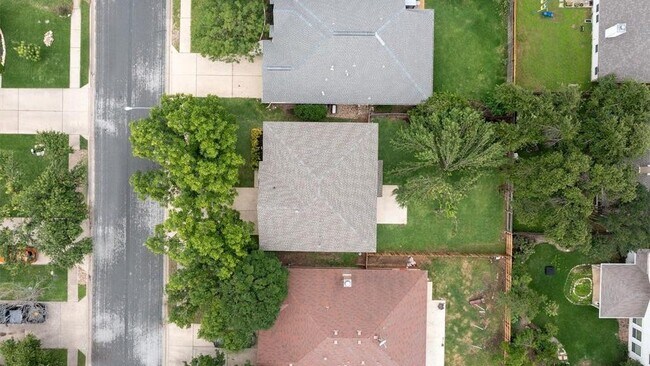 Building Photo - 5017 Cleves St