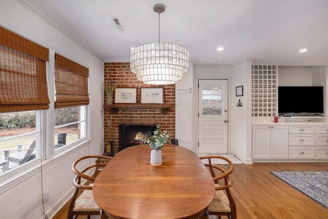 Building Photo - 826 Symmes Dr