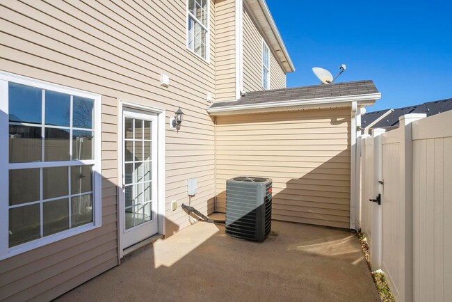 Building Photo - Newly Updated Townhome in Murfreesboro!