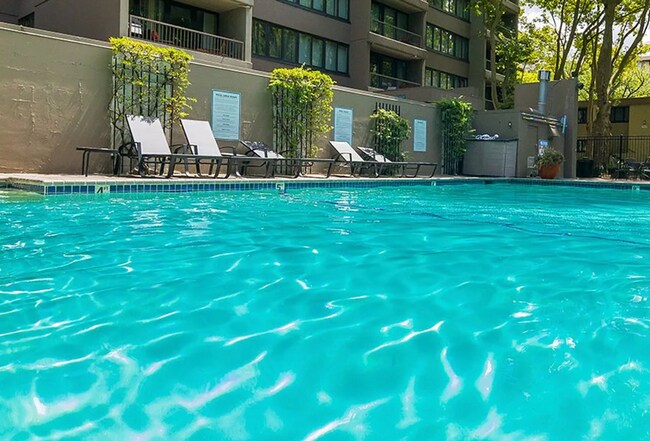 Building Photo - 1-Bedroom Condo on 14th floor of Harrison West - Corner Unit!