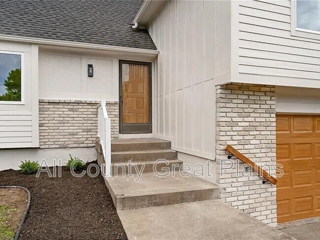 Building Photo - 1917 E Stratford Rd