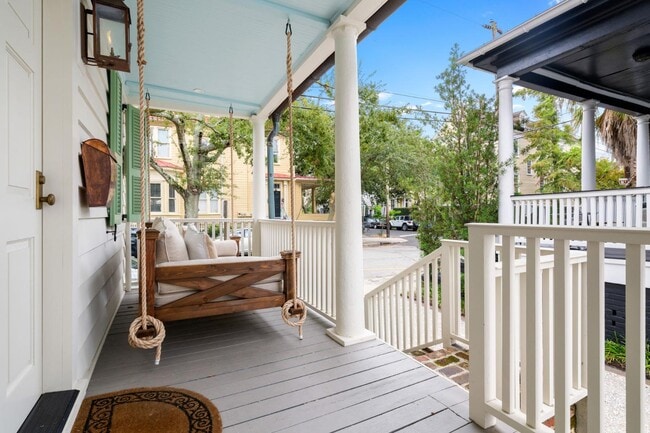 Building Photo - 56 Bull St