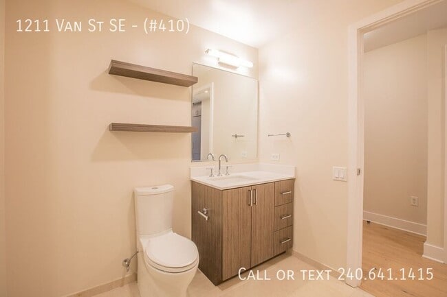 Building Photo - 1211 Van St SE
