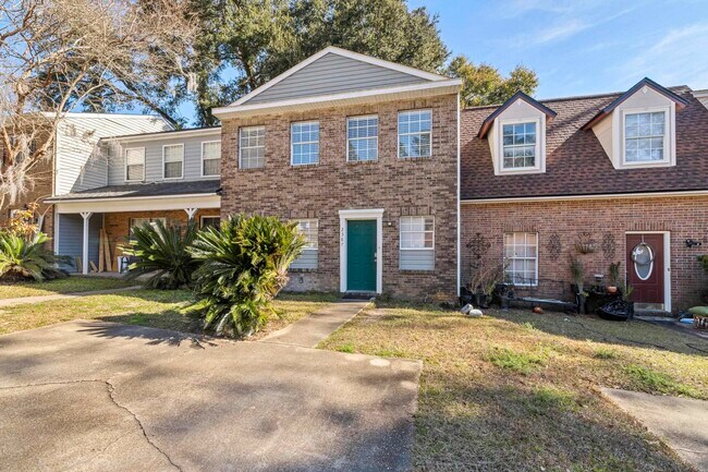 Building Photo - 2387 Gregory Dr