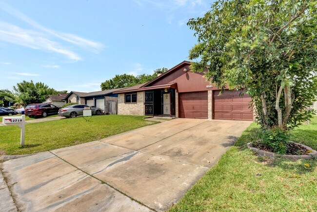 Building Photo - 12718 Panay Dr