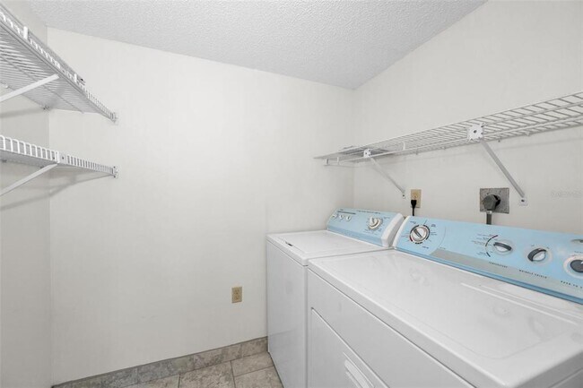 Building Photo - 2687 Pine Ridge Way S
