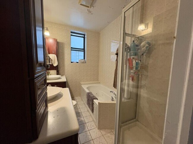 Building Photo - 4 bedroom in New York NY 10026