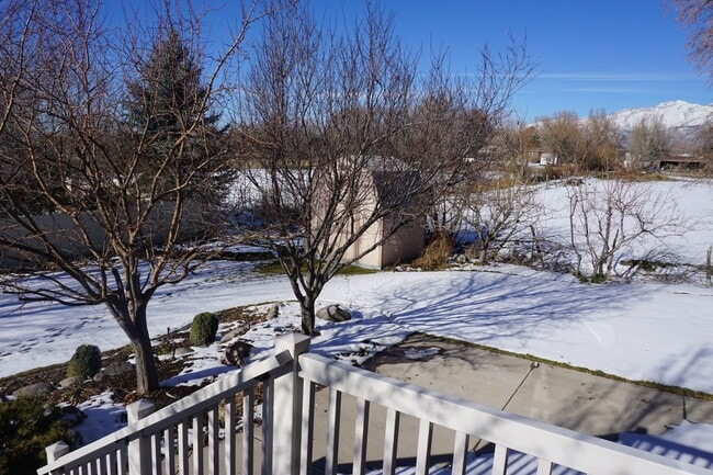 Building Photo - Beautiful Pleasant Grove 6 Bedroom With Mo...