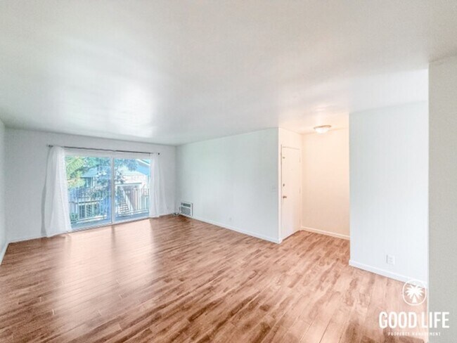 Building Photo - SD: Bright 2BD/2BA Condo in La Mesa with Community Pool, Private Balcony & In-Unit Laundry