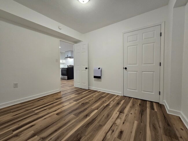 Building Photo - Ground Apt #3