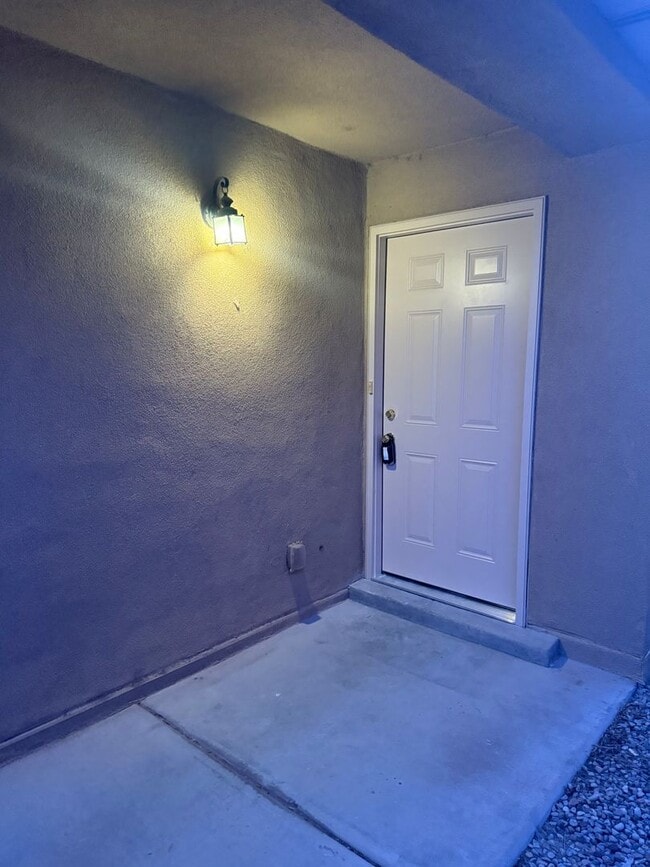 Building Photo - 3BR, 2BA, 2CG