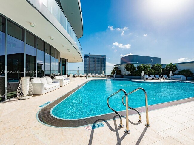 Building Photo - 1000 Brickell Plaza
