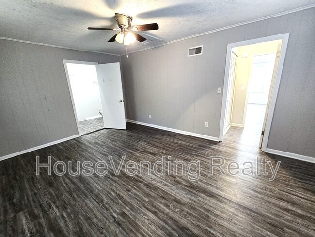 Building Photo - 720 Houston Ave