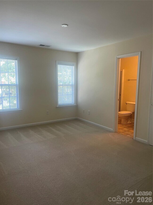 Building Photo - 12020 Farnborough Rd