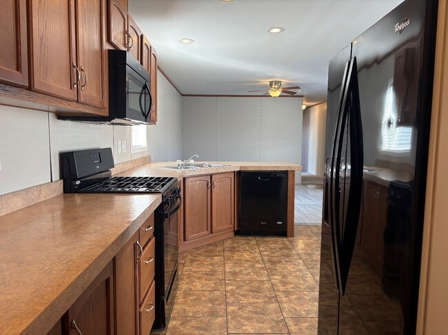 Building Photo - 2131 Windover Dr