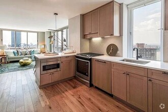 Building Photo - 560 W 43rd St