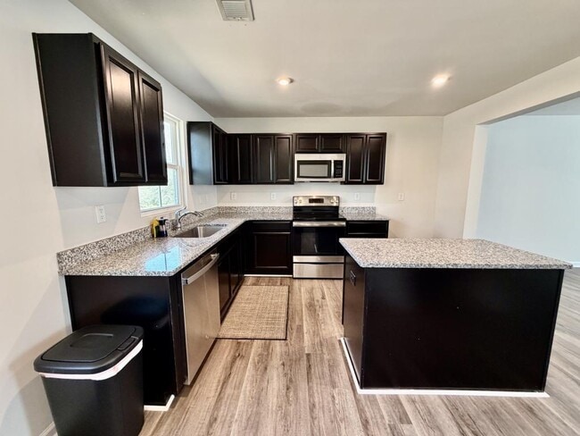 Building Photo - 828 Renee Ave