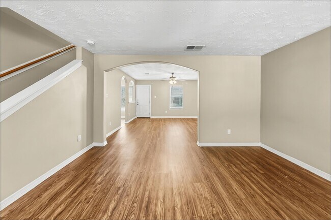 Building Photo - 5010 Deer Path Dr