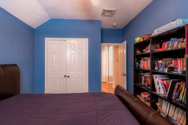 Building Photo - 10 Delphinium Pl