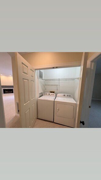 Washer/dryer - 2032 Graybar Ln